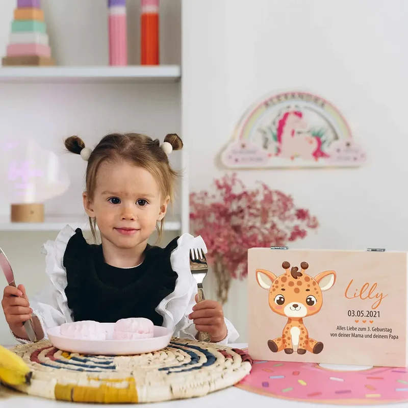 Kinderbesteck personalisiert mit Namen - Besteckset Giraffe Motiv | Taufgeschenk für Kinder - Geschenk zur Taufe für Jungs & Mädchen, natur Kiste