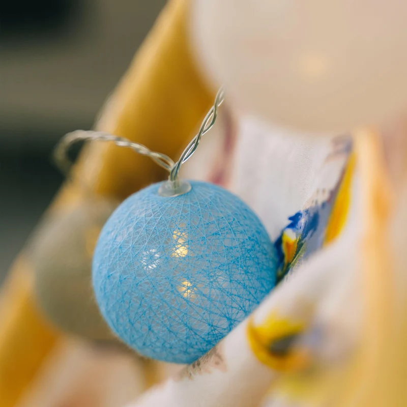 Lichterkette mit Baumwollkugeln - 10 LED-Lichter