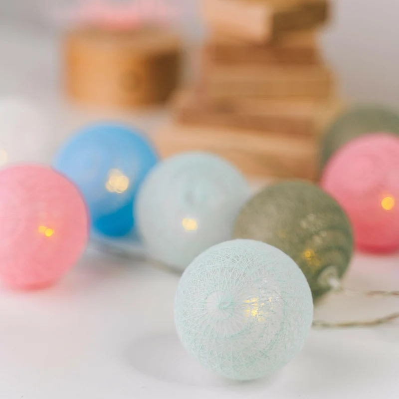 Lichterkette mit Baumwollkugeln - 10 LED-Lichter