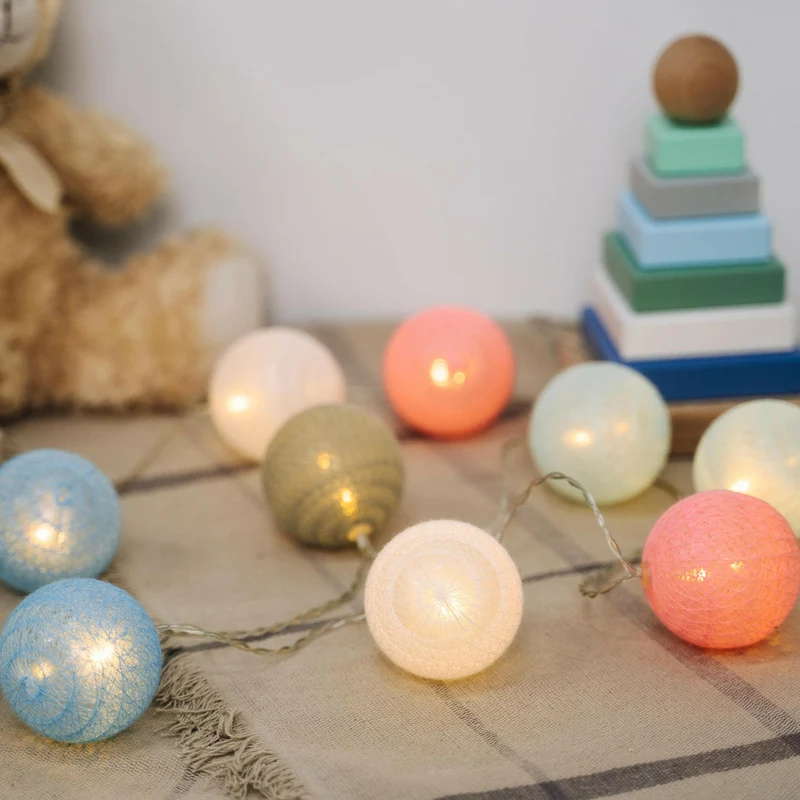 Lichterkette mit Baumwollkugeln - 10 LED-Lichter