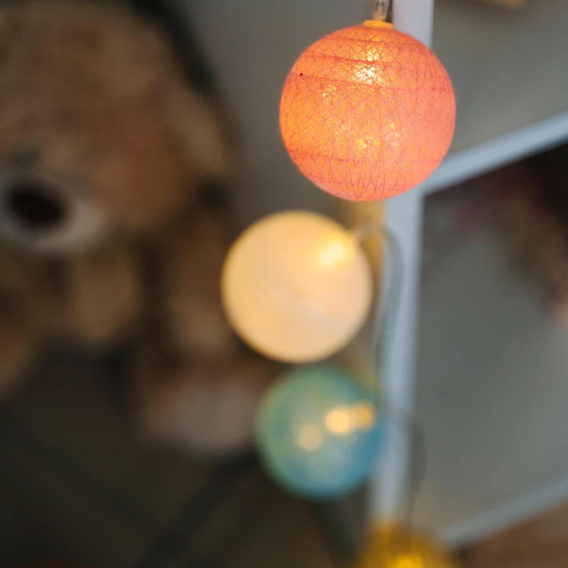 Lichterkette mit Baumwollkugeln - 10 LED-Lichter