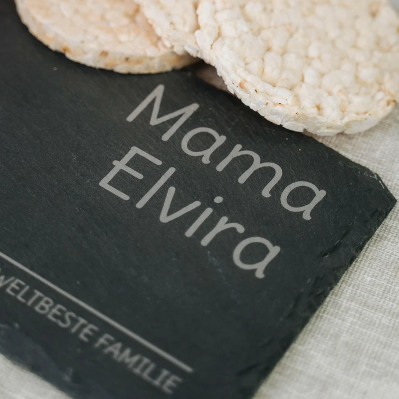 Frühstücksbrettchen mit Gravur - Personalisiert mit Namen - Mama "Unsere Familie" | Schieferstein - Geschenk zum Muttertag, Geburtstag, Namenstag