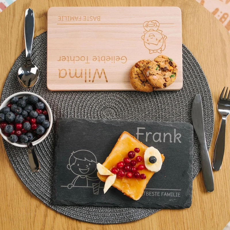 Frühstücksbrettchen für Kinder mit Gravur - Personalisiert mit Namen - Mittlerer Sohn "Unsere Familie" | Schieferstein - Geschenk von Eltern