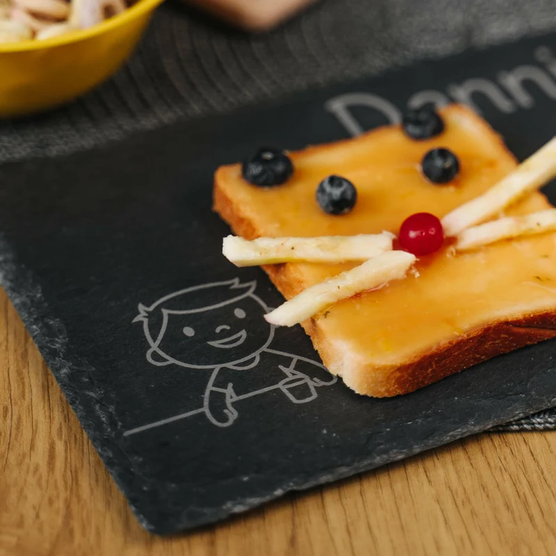 Frühstücksbrettchen für Kinder mit Gravur - Personalisiert mit Namen - Kleiner Sohn "Unsere Familie" | Schieferstein - Geschenk von Eltern