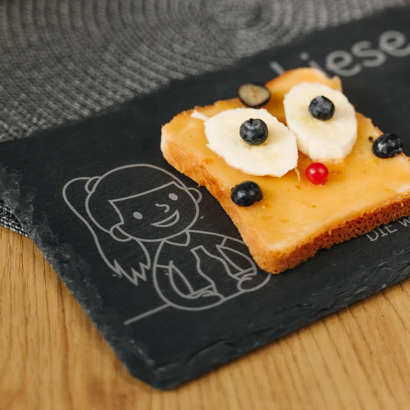 Frühstücksbrettchen für Kinder mit Gravur - Personalisiert mit Namen - Große Tochter "Unsere Familie" | Schieferstein - Geschenk von Eltern
