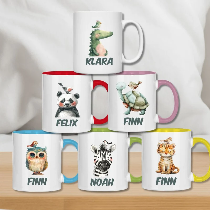 Kindertasse personalisiert – Keramiktasse mit bunten Tieren und Namen