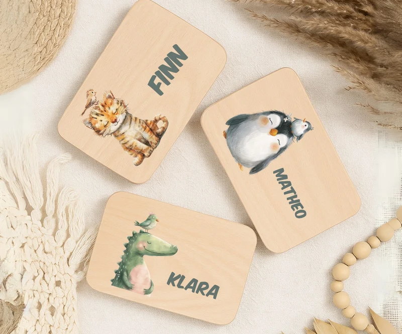 Personalisiertes Holzbrettchen Kinder – Bunte Tiermotive mit Name
