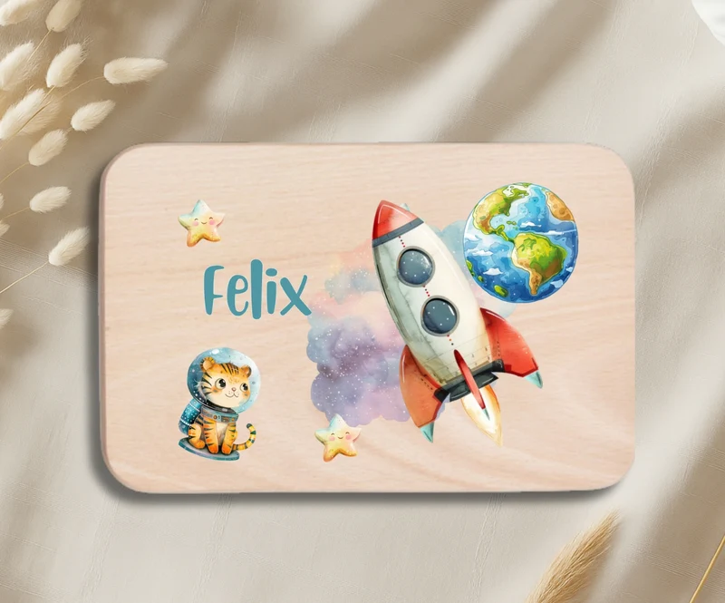 Personalisiertes Holzbrettchen Kinder – Weltall Motiv mit Name
