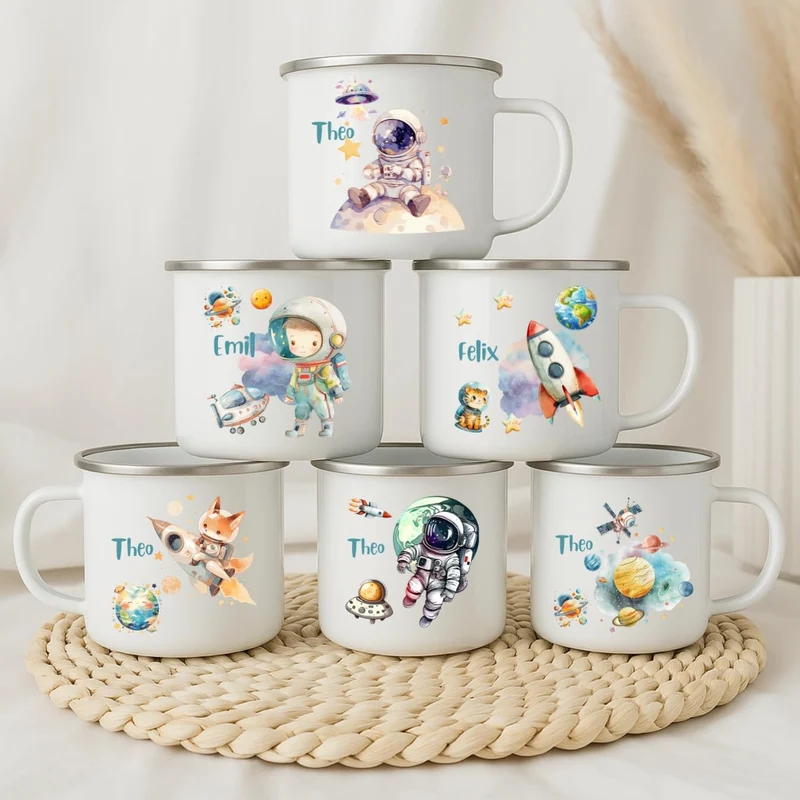 Emaille Tasse personalisiert – Kindertasse mit Namen und Weltall-Motiv
