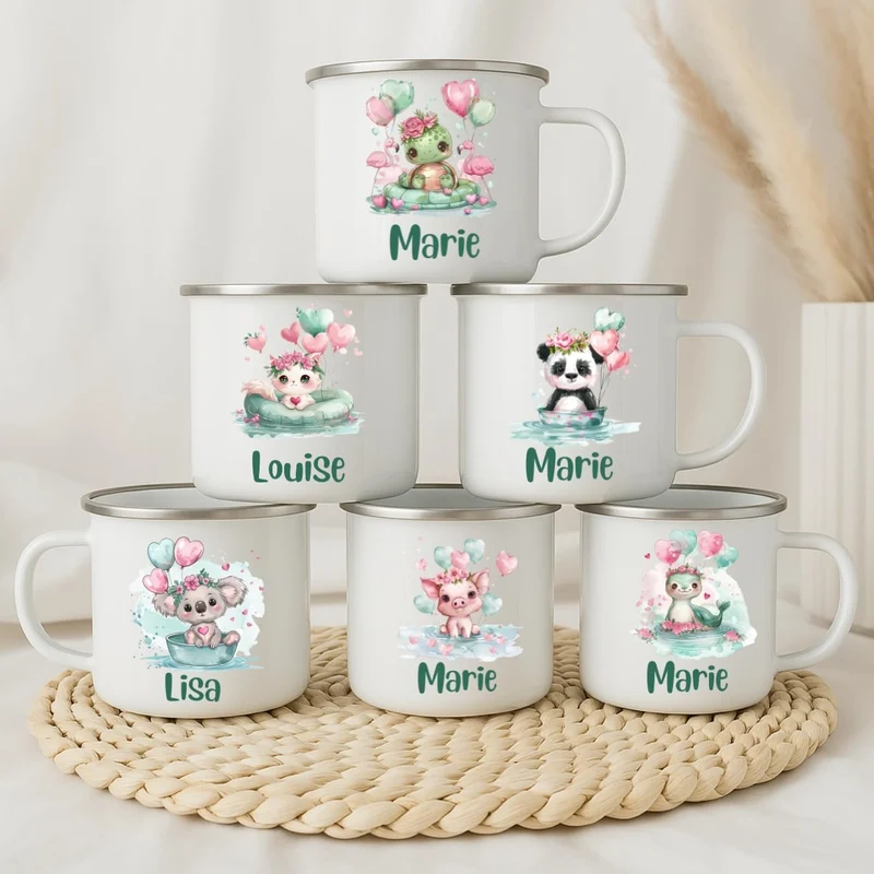 Emaille Tasse personalisiert – Kindertasse mit Namen und grünen Tiermotiven