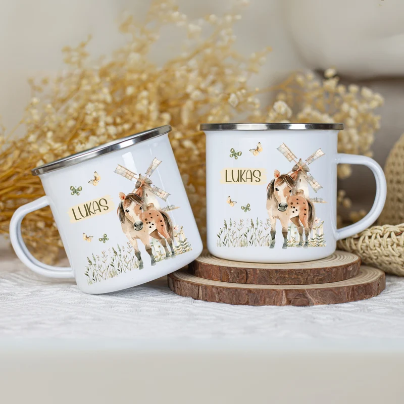 Emaille Tasse personalisiert – mit Bauernhof und Traktor-Motiv