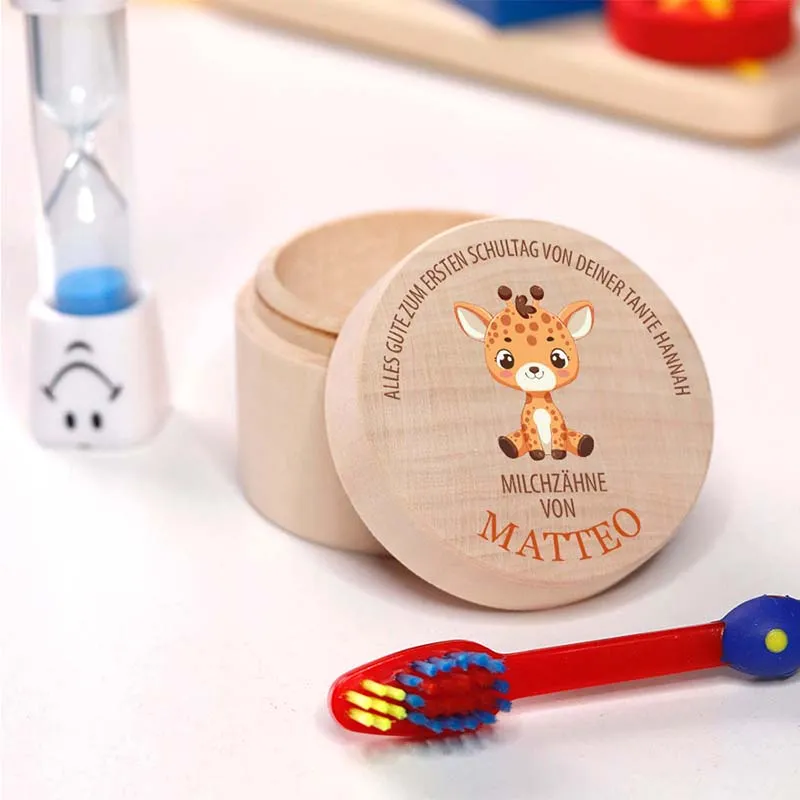 Personalisierte Milchzahndose aus Lindenholz mit Namen - Zahnbox für Kinder - Giraffe Motiv | Natur, Runde - Baby Geschenk & Andenken zur Taufe