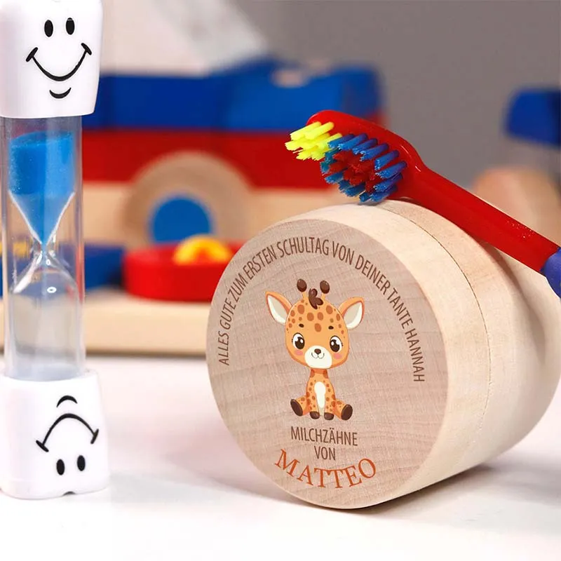 Personalisierte Milchzahndose aus Lindenholz mit Namen - Zahnbox für Kinder - Giraffe Motiv | Natur, Runde - Baby Geschenk & Andenken zur Taufe
