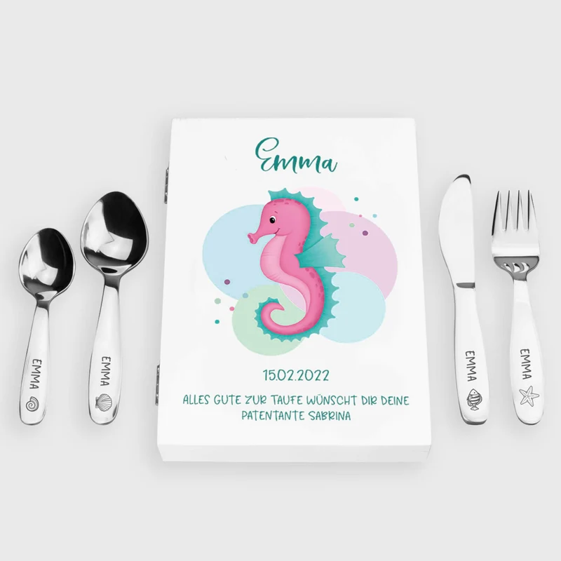 Kinderbesteck personalisiert mit Namen - Besteckset Seepferdchen Motiv | Taufgeschenk für Kinder - Geschenk zur Taufe für Jungs & Mädchen, weiß Kiste