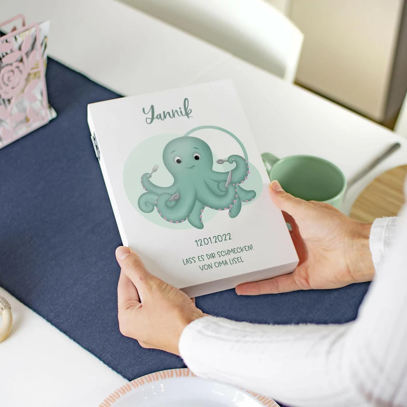 Kinderbesteck personalisiert mit Namen - Besteckset Oktopus Motiv | Taufgeschenk für Kinder - Geschenk zur Taufe für Jungs & Mädchen, weiß Kiste