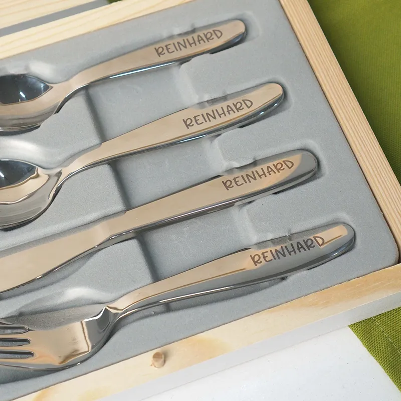 Kinderbesteck personalisiert mit Namen - Wal Motiv - Besteck mit Namen | Taufgeschenk für Kinder - Geschenk zur Taufe für Jungs & Mädchen, weiß Kiste
