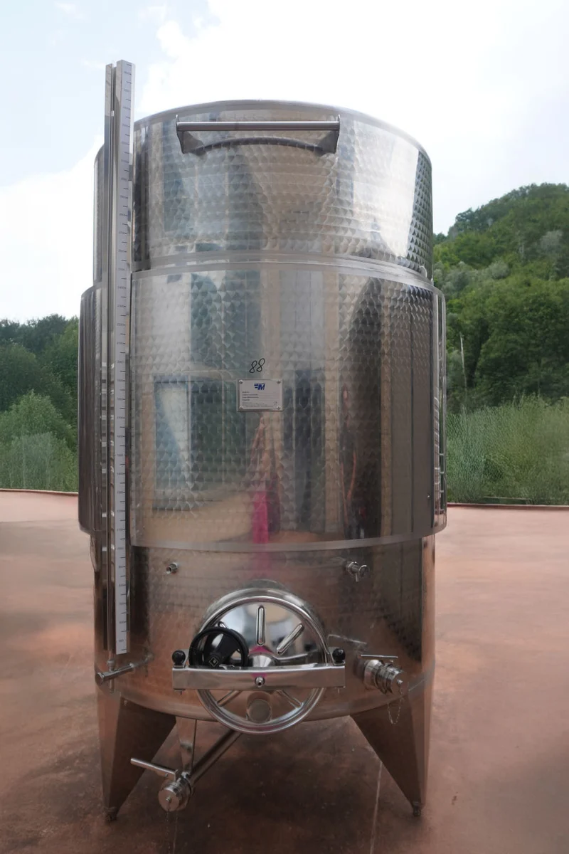 SERBATOIO INOX STOCCAGGIO FONDO CONICO CON FASCIA COIBENTATA 3400 LT - OUTLET88