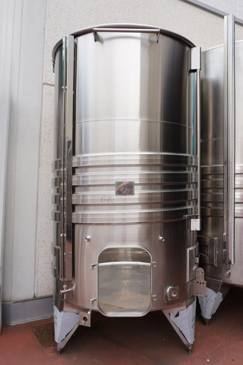 SERBATOIO INOX SEMPREPIENO AD ARIA FONDO PIANO INCLINATO CON SERPENTINA 3500 LT - OUTLET67