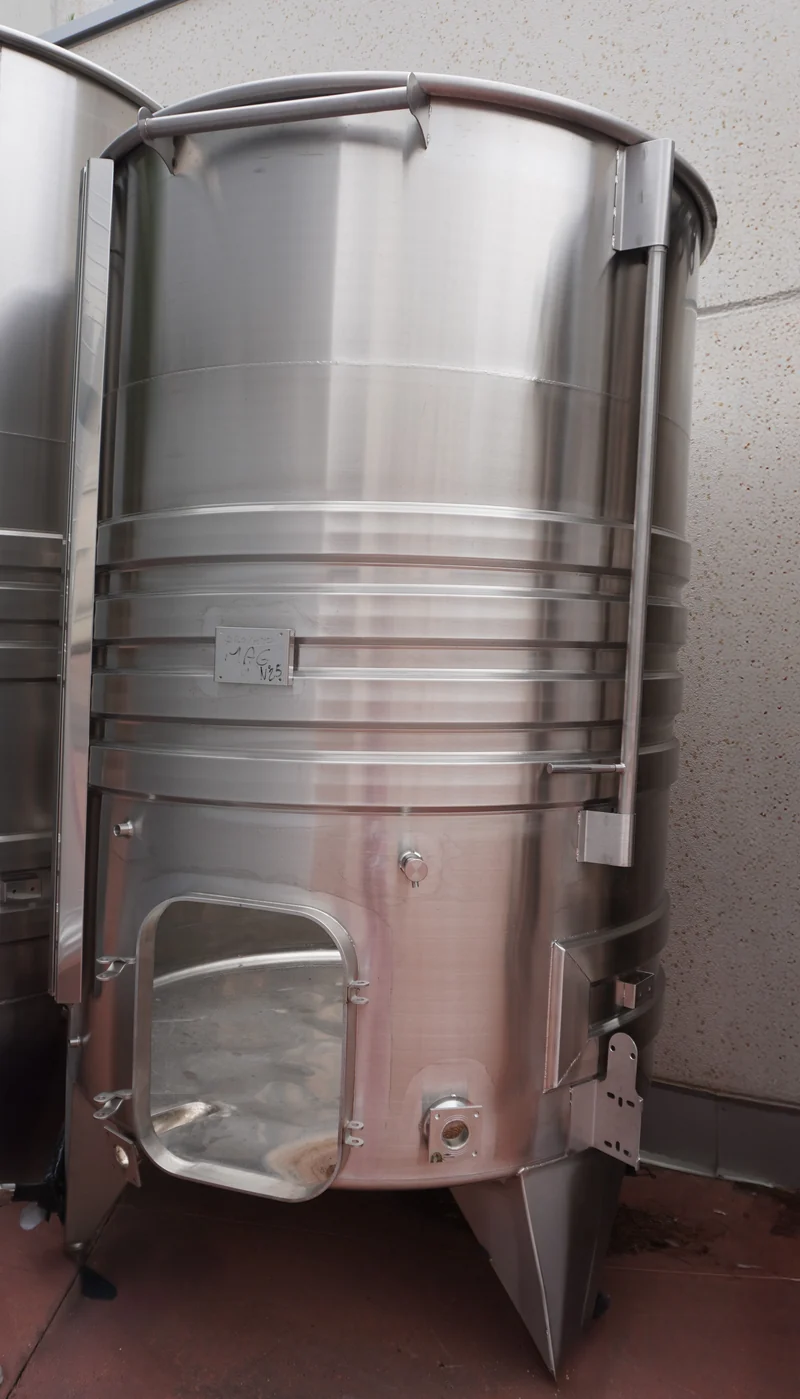 SERBATOIO INOX SEMPREPIENO AD ARIA FONDO PIANO INCLINATO CON SERPENTINA 3000 LT - OUTLET25