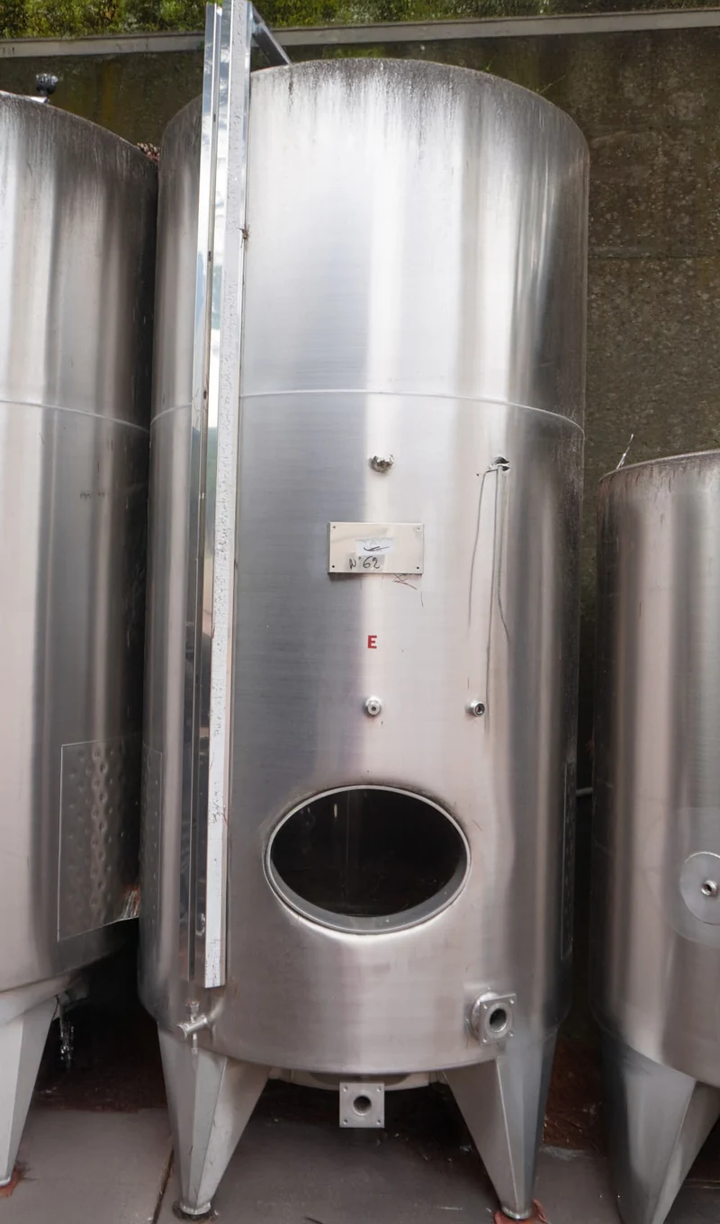 SERBATOIO INOX STOCCAGGIO FONDO BOMBATO 2500 LT - OUTLET62