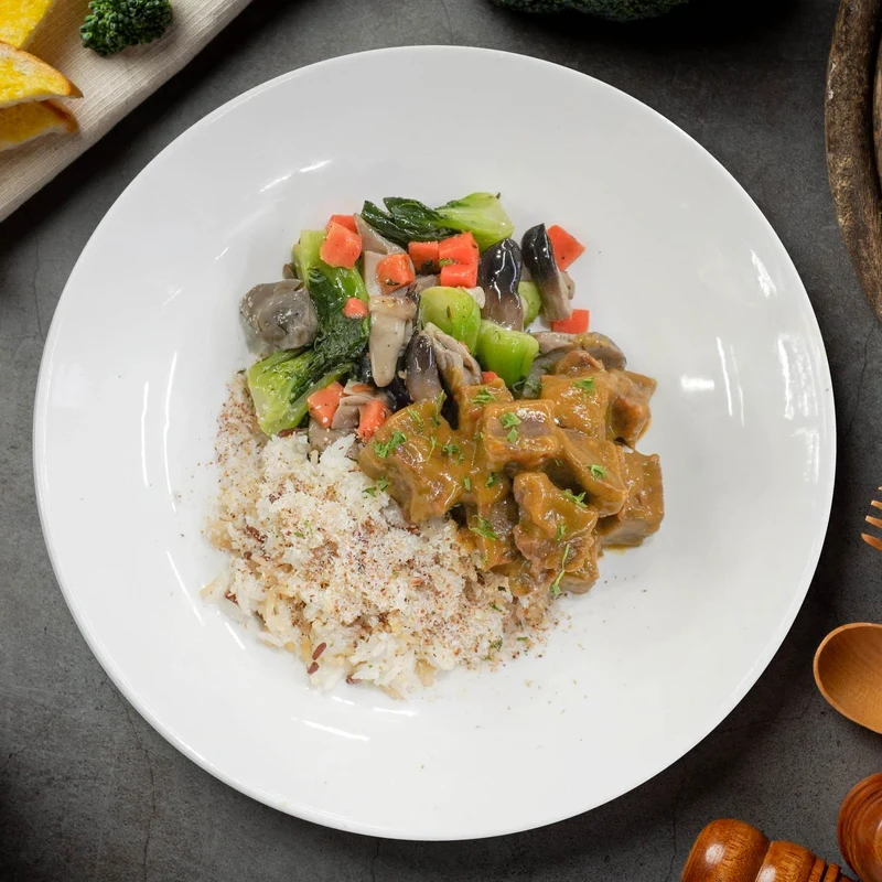B. Thai Massaman Mince W/ Seasonal Vegetable And Coconut Mix Rice