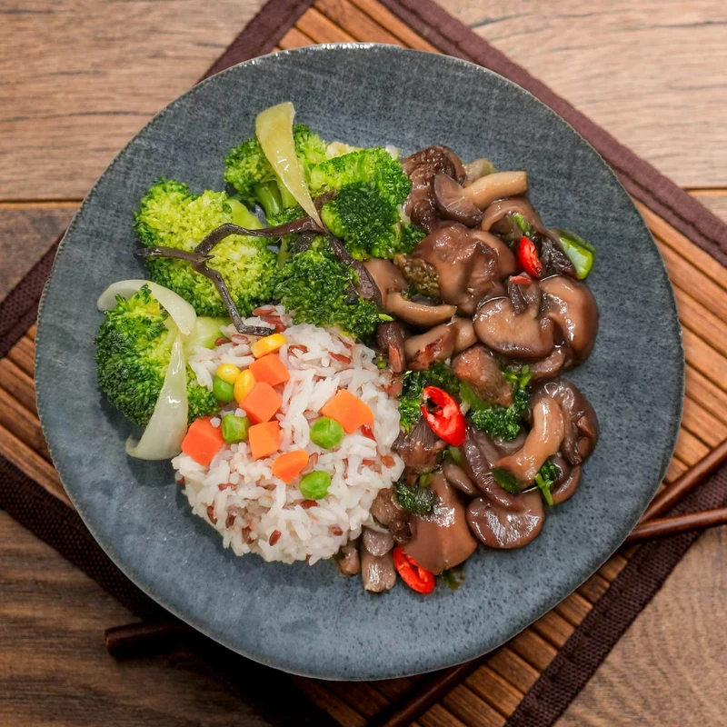 D. Shanghainese Mushroom Claypot W/ Seasonal Vegetable And Healthy Fried Rice