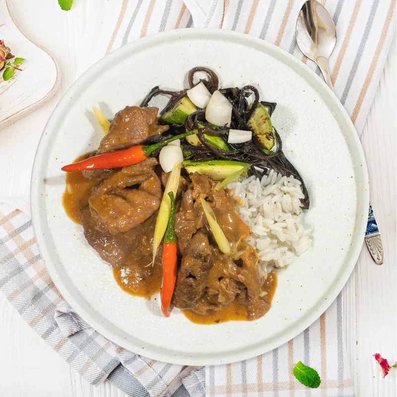 B. Low Fat Indonesian Rendang Mince W/ Sauteed Vegetables And Coconut Rice