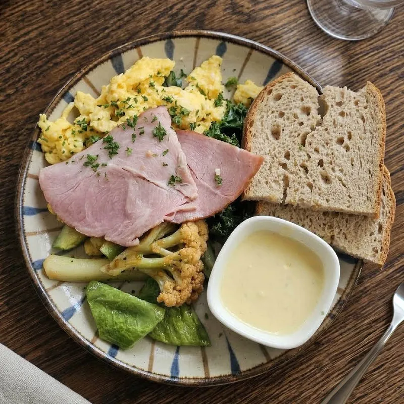Scrambled Eggs w/ Roasted Honey Baked Ham and Wholewheat Bread