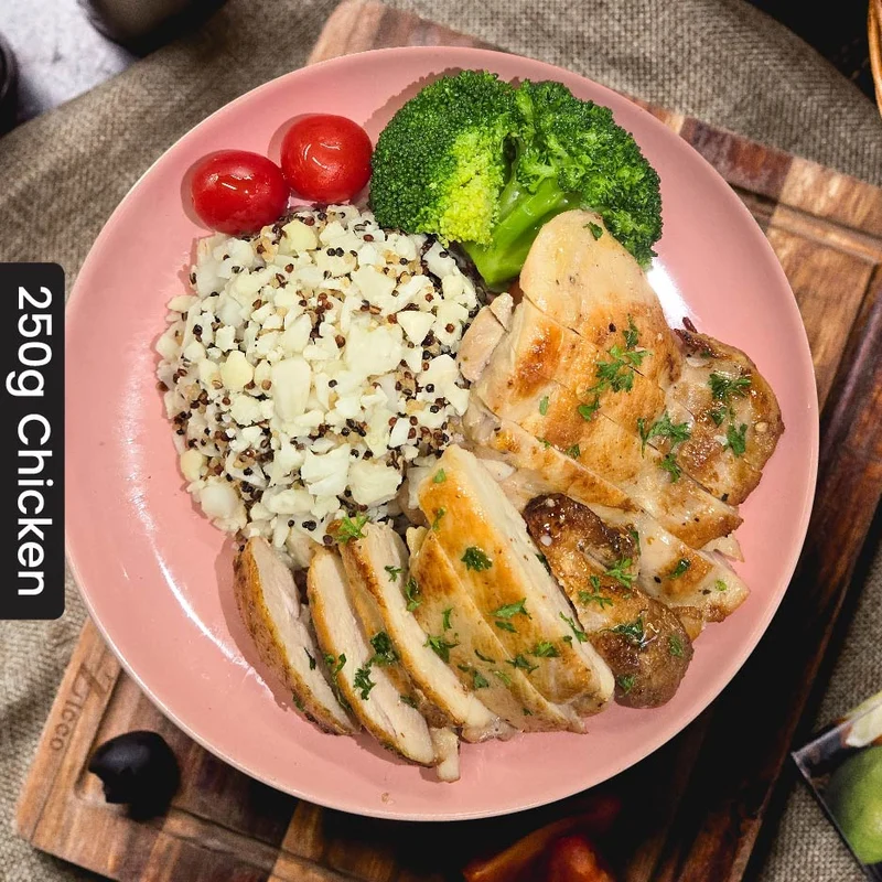 L1. Grilled Hormone-Free Chicken w/ Quinoa & Cauliflower Rice - 1 day expiry (Thur)