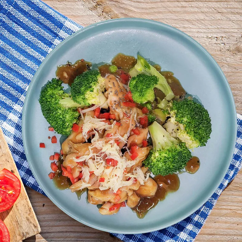 Low Fat Skinless Fortune Chicken W/ Master Braised Sauce, Seasonal Vegetables