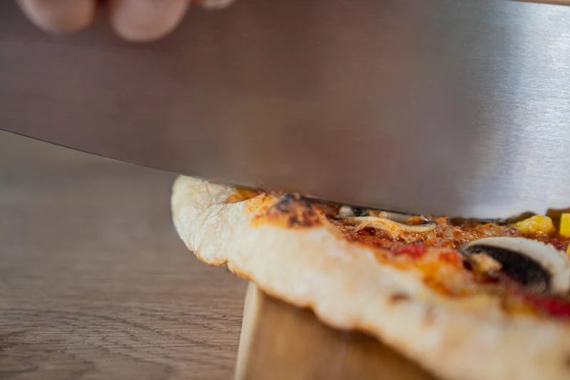 Profi Pizzaschneider mit Schneideschutz