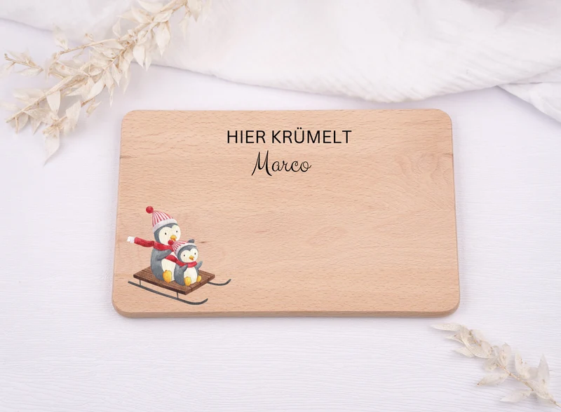 Personalisiertes Frühstücksbrett farbig mit Pinguin