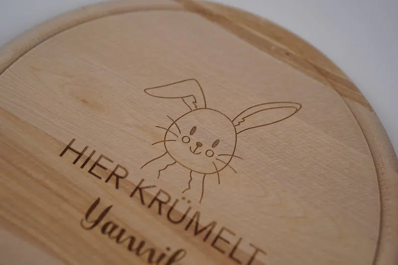 Brotzeitbrett rund personalisiert ,,Gravur Hase''