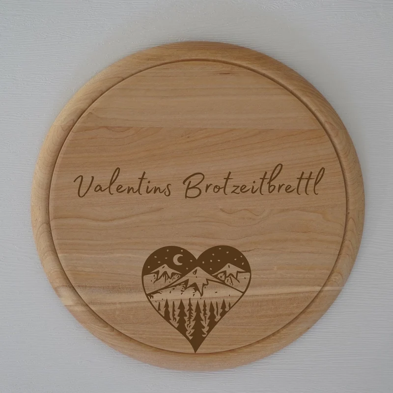 Brotzeitbrett rund personalisiert ,,Brotzeitbrettl Berge''