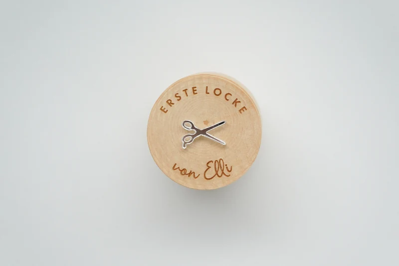 Holzdose für die erste Locke personalisiert mit Namen