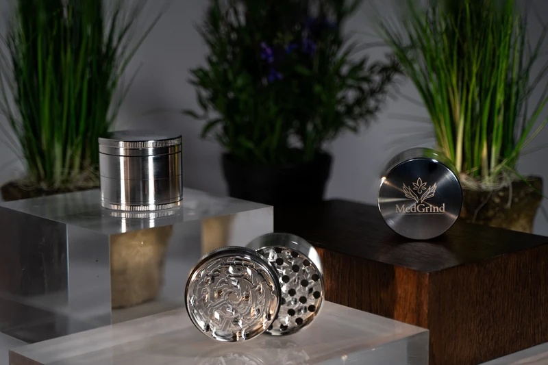 MedGrind Premium Edelstahl Grinder mit Gravur