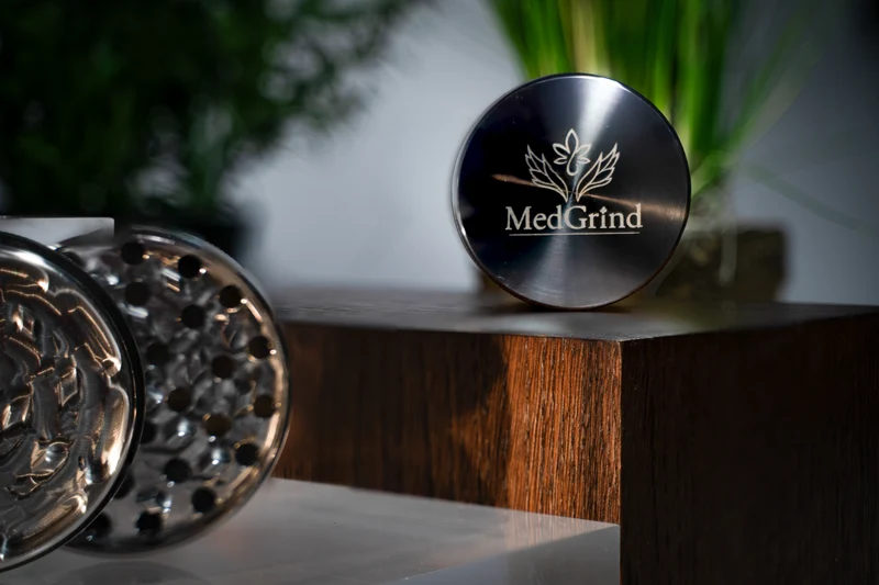 MedGrind Premium Edelstahl Grinder mit Gravur