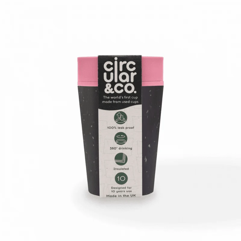 kleiner Kaffeebecher aus recycelten Materialien