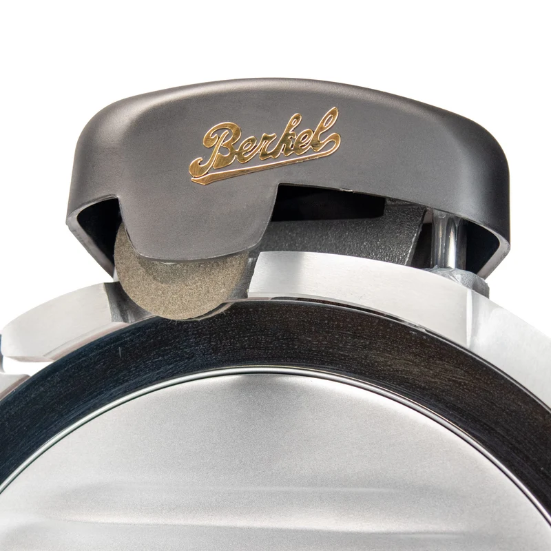 Berkel RedLine 250 MATT rot mit Fassholzbrett