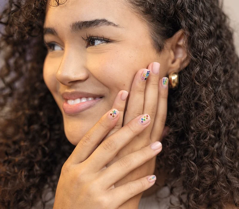 Fingertattoos Rainbow Love