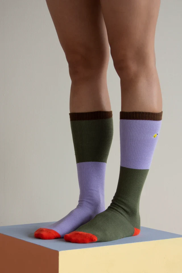 Kniehohe Socken lila/grün