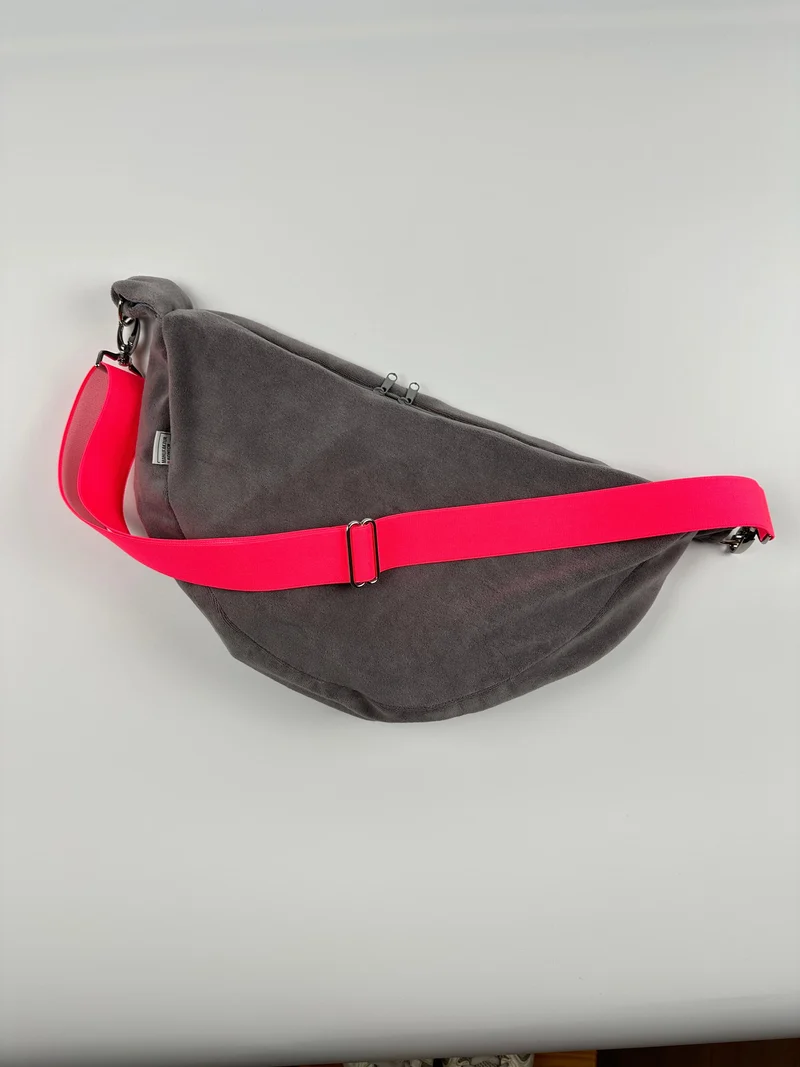 CROSSBODY BAG - NICKY VELOURS DUNKELGRAU + NEON PINK