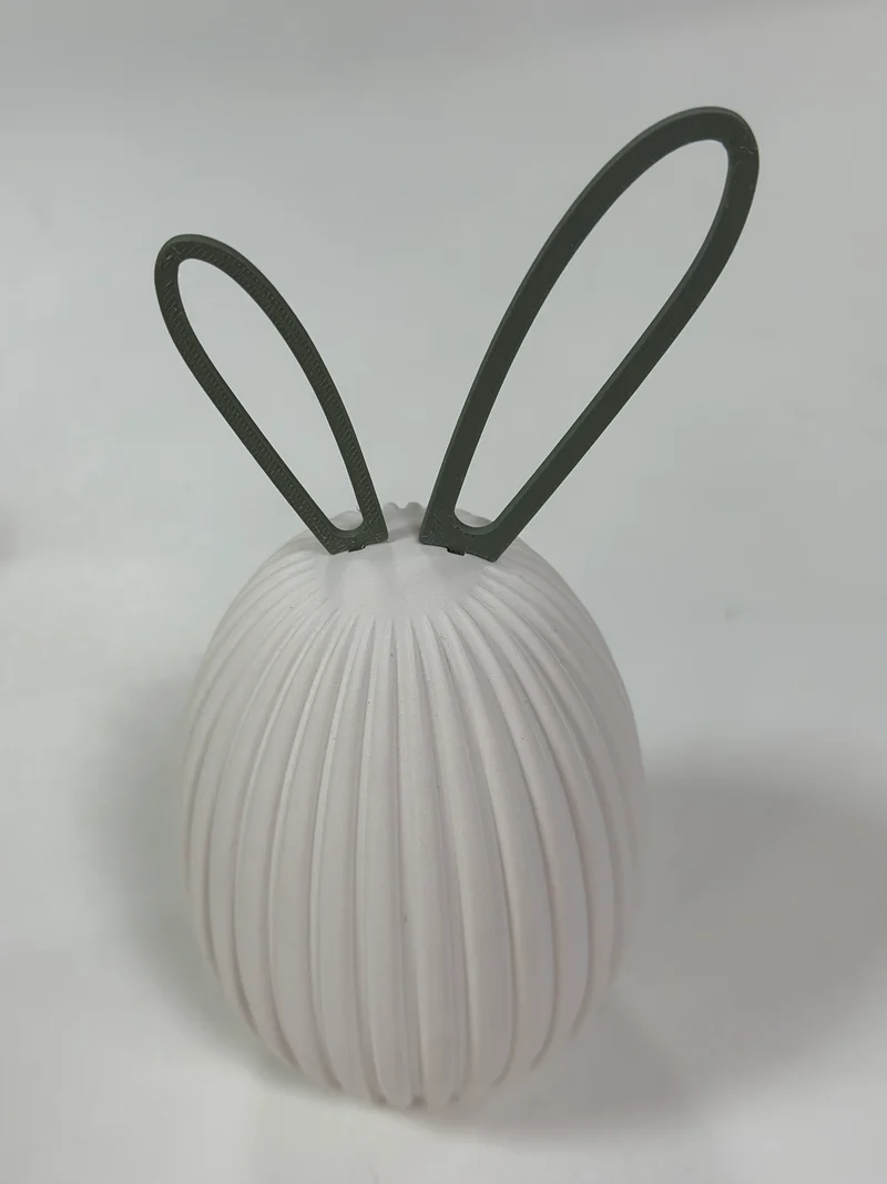 Eierhase mit farbigen Ohren in zwei Größen