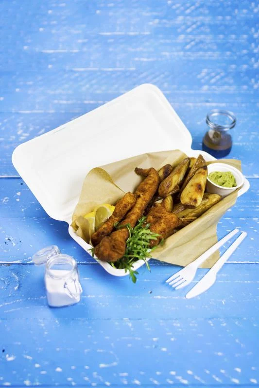 12 x 6in bagasse clamshell - white