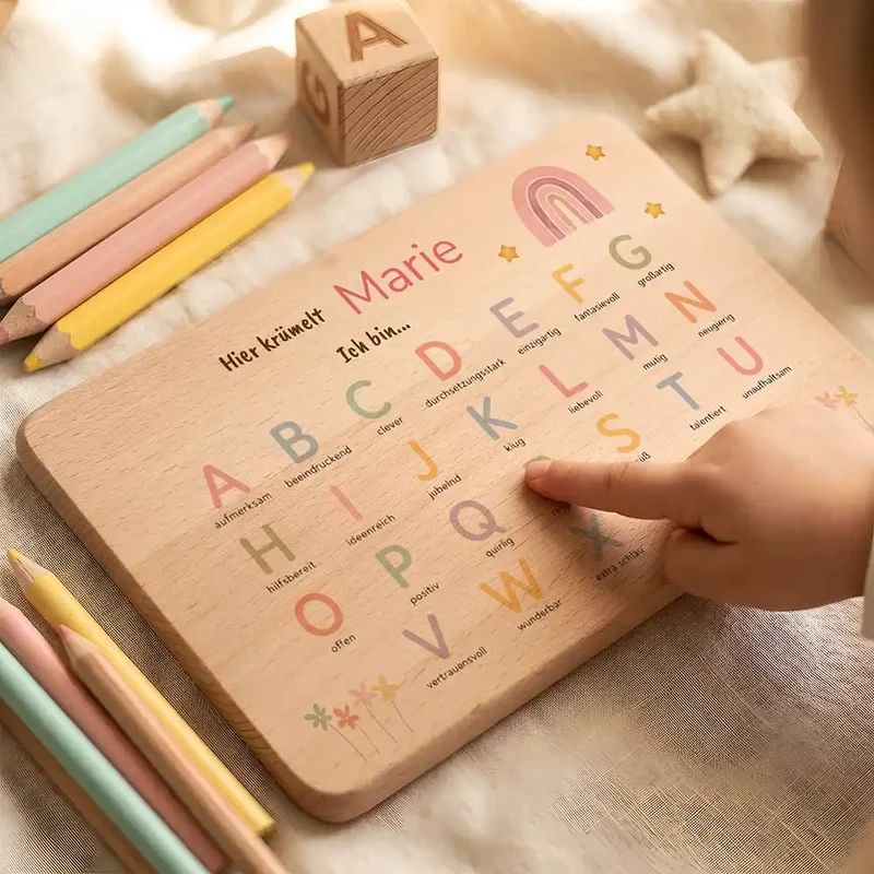 ABC Brettchen Kinder personalisiert – Regenbogen pastell