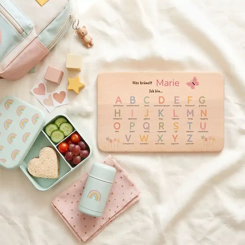 ABC Brettchen Kinder personalisiert – Schmetterling pastell