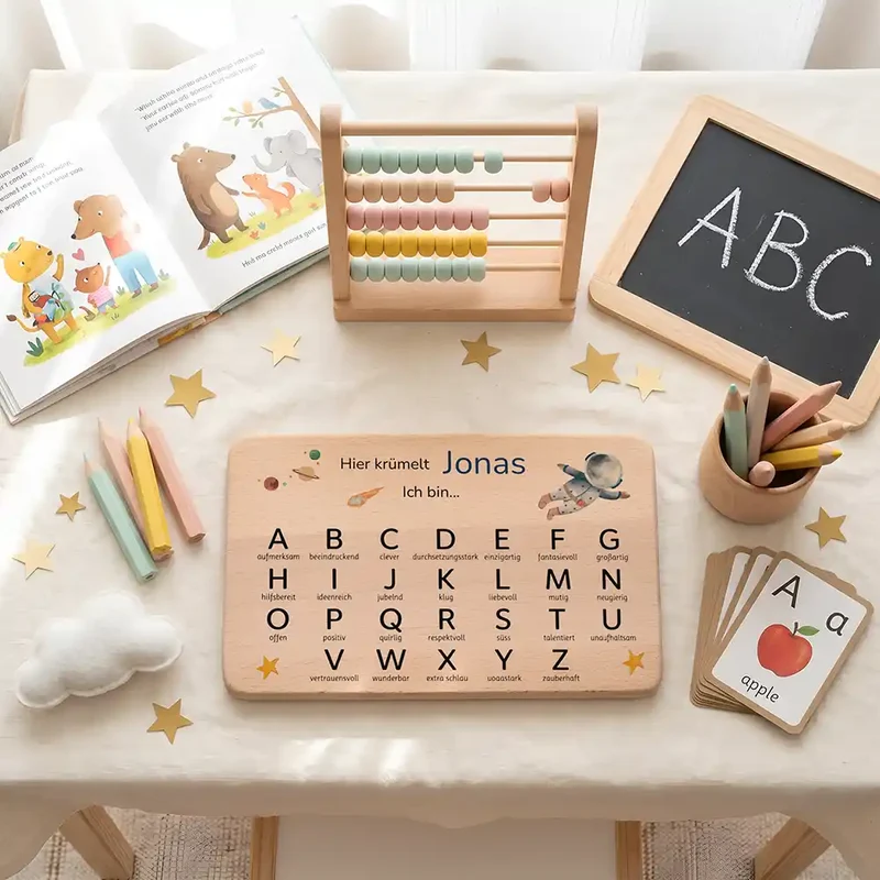 ABC Brettchen Kinder personalisiert – Astronaut Weltraum
