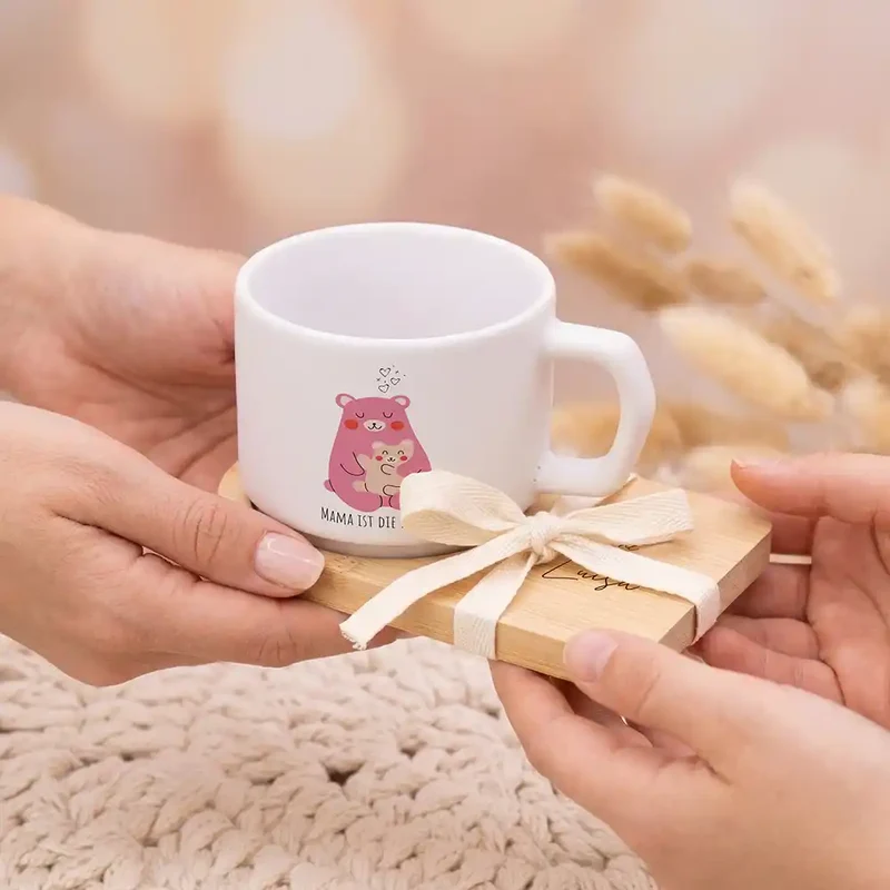 Muttertagsgeschenk Keramikbecher mit Untersetzer – Bär Mama & Kind