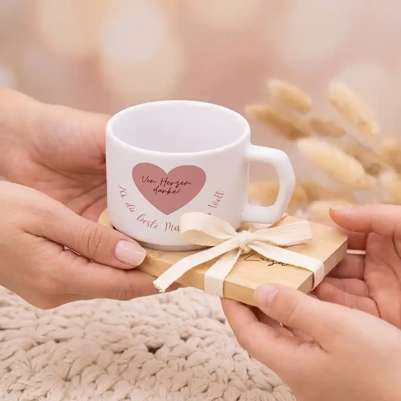 Muttertagsgeschenk Keramikbecher mit Untersetzer – Von Herzen danke – Rosa Herz