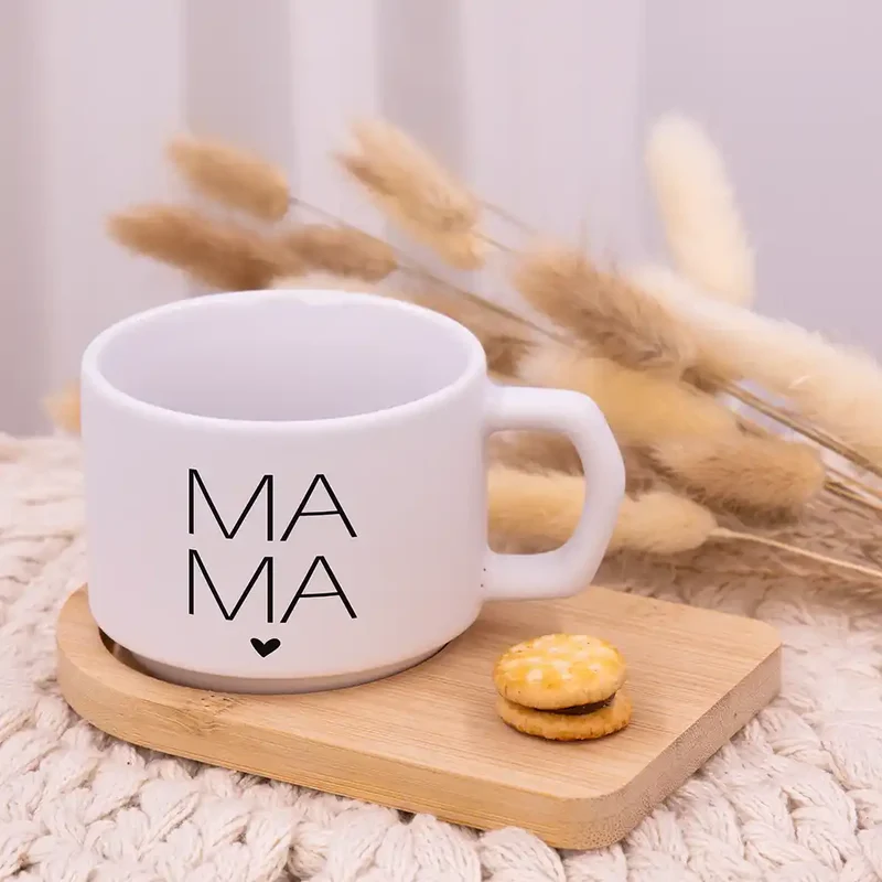 Muttertagsgeschenk Keramikbecher mit Untersetzer – MAMA Großbuchstaben